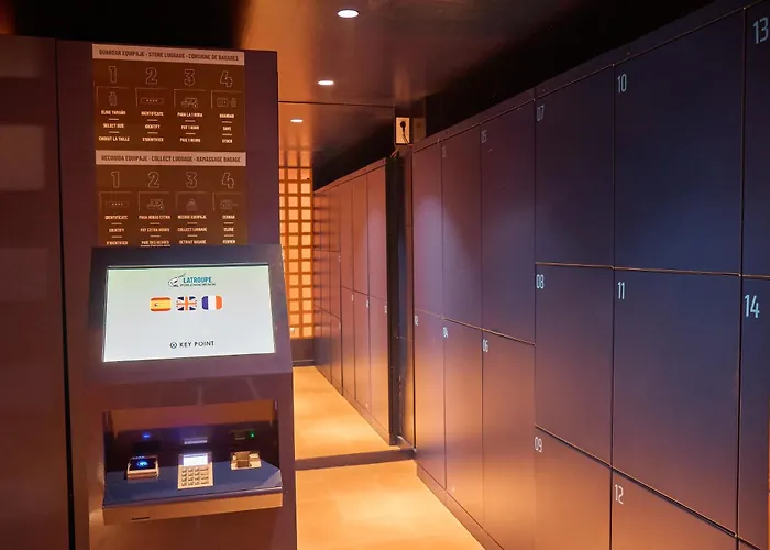 Latroupe Poblenou Hostel *