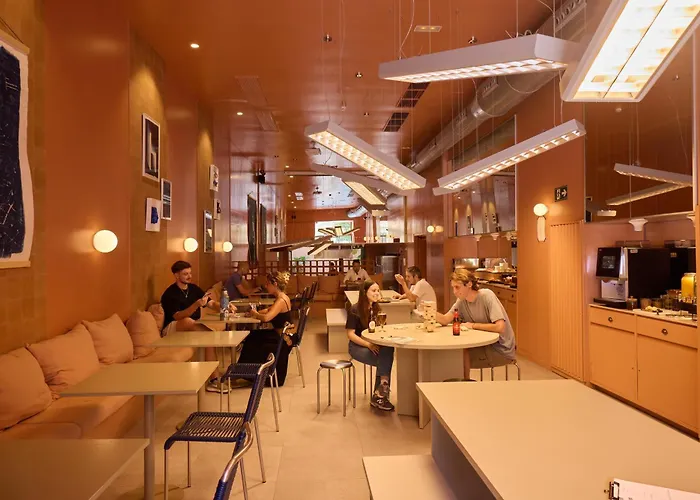 Hostel Latroupe Poblenou Barcelona