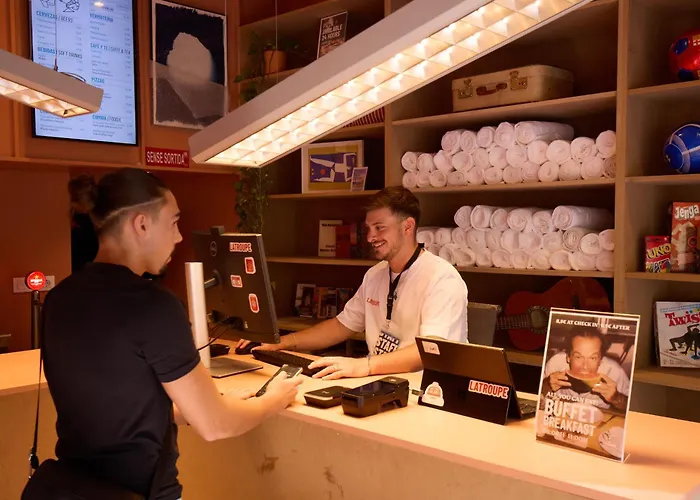 Hostel Latroupe Poblenou *