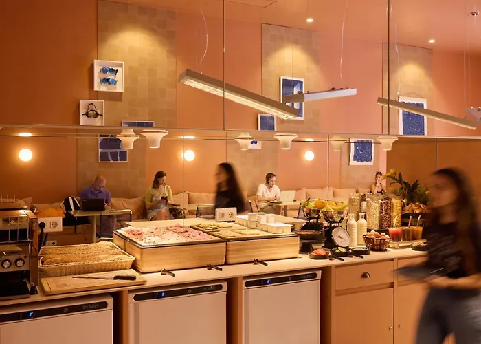 Latroupe Poblenou Hostel *