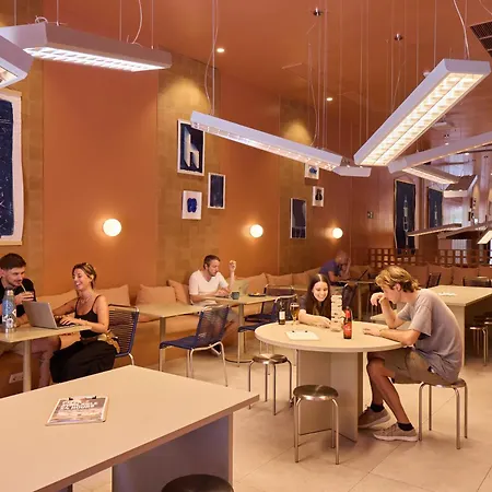 Latroupe Poblenou 바르셀로나