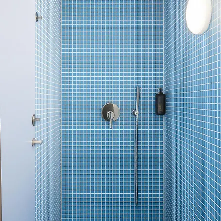 Latroupe Poblenou ホステル