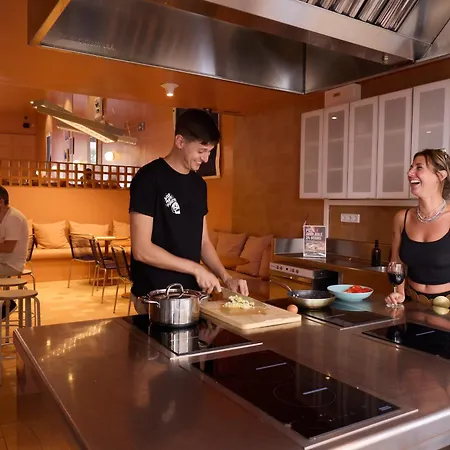 Latroupe Poblenou Hostel Barcelona