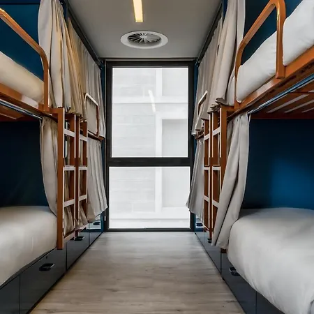 Latroupe Poblenou Barcelone