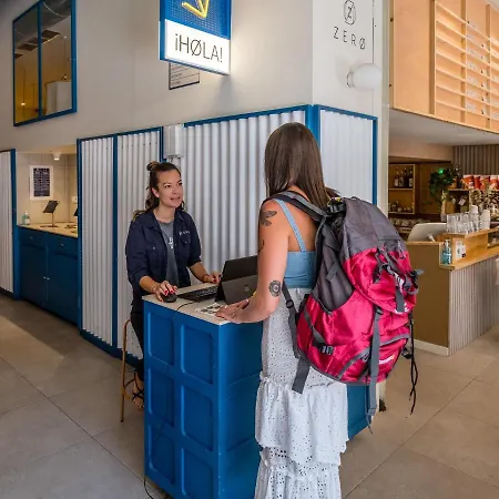 Latroupe Poblenou Hostel