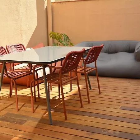 Latroupe Poblenou Hostel