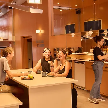 Latroupe Poblenou Hostel