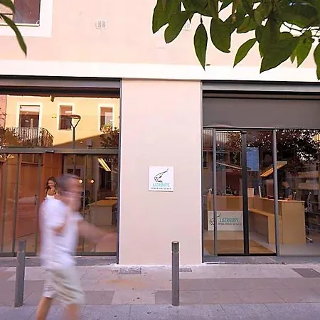 אכסניה Latroupe Poblenou *
