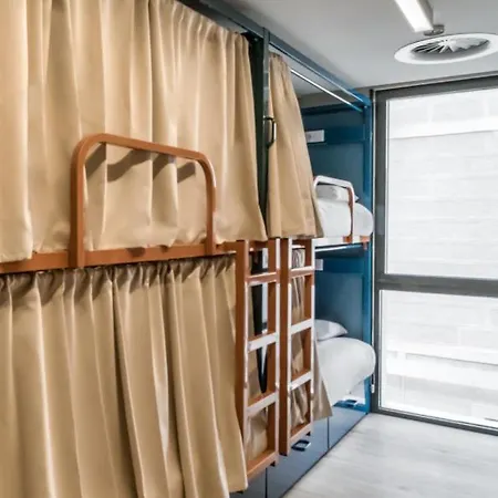 Hostel Latroupe Poblenou *