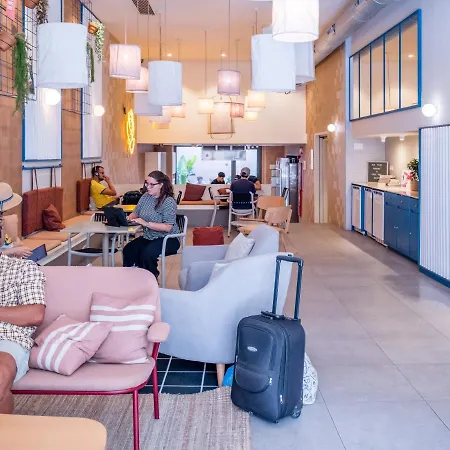 Hostel Latroupe Poblenou *
