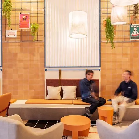 Latroupe Poblenou Hostel